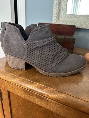 Earth Origins Oakland Amanda Ankle Booties, Genuine Suede in Gray